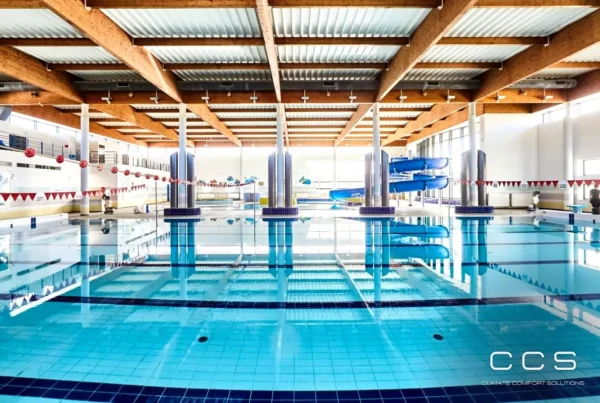 Kryty basen sportowy z niecką i torami – dobór ogrzewania basenu i przykrycia